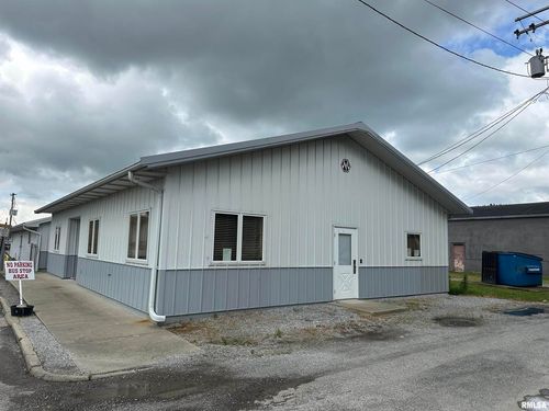 104 N Short St, West Frankfort, IL, 62896-2425 | Card Image