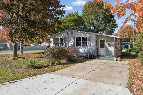 224 W Mcneil St, Corunna, MI, 48817-1622 | Card Image