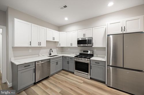 2-2037 Mcculloh St, BALTIMORE, MD, 21217-0020 | Card Image