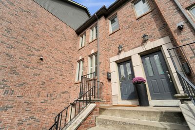 4 - 195 Grand Ave, House attached with 3 bedrooms, 3 bathrooms and 3 parking in Toronto ON | Image 2