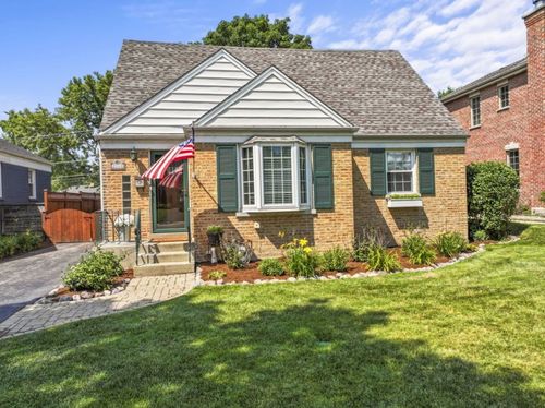2140 Walnut Ct, Glenview, IL, 60025-4939 | Card Image