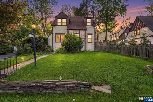 43 Esmond Pl, Tenafly, NJ, 07670-1638 | Card Image