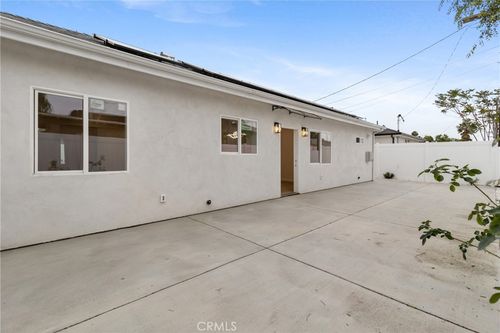8853 Remick Ave, Sun Valley, CA, 91352-1739 | Card Image