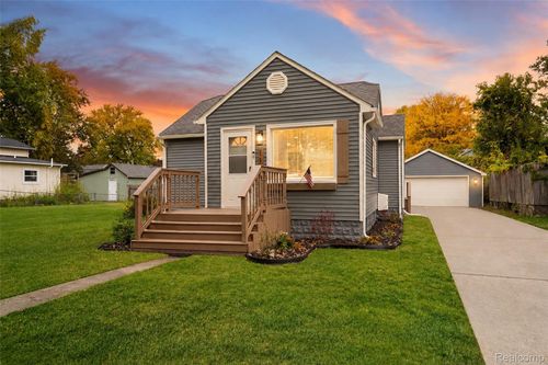 1138 Lakeview St, Waterford, MI, 48328-3821 | Card Image