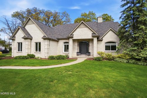 8766 Willow Pond Blvd, Sylvania, OH, 43560-8955 | Card Image