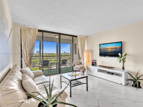 apt-817-20400 W Country Club Dr, Aventura, FL, 33180-1618 | Card Image