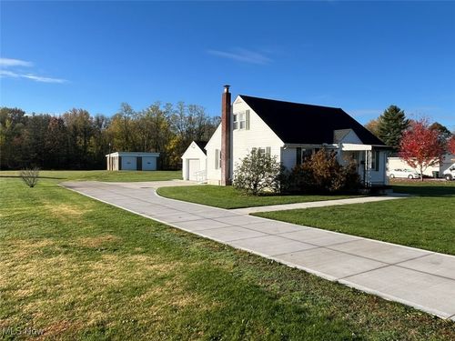 6610 Maplebrook Ave Ne, East Canton, OH, 44730-1944 | Card Image