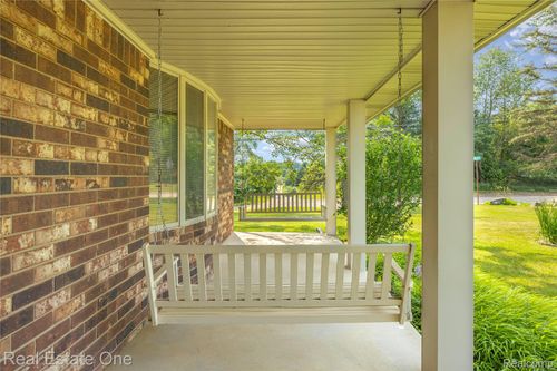 6995 Allen Hill Ct, Clarkston, MI, 48348-2801 | Card Image