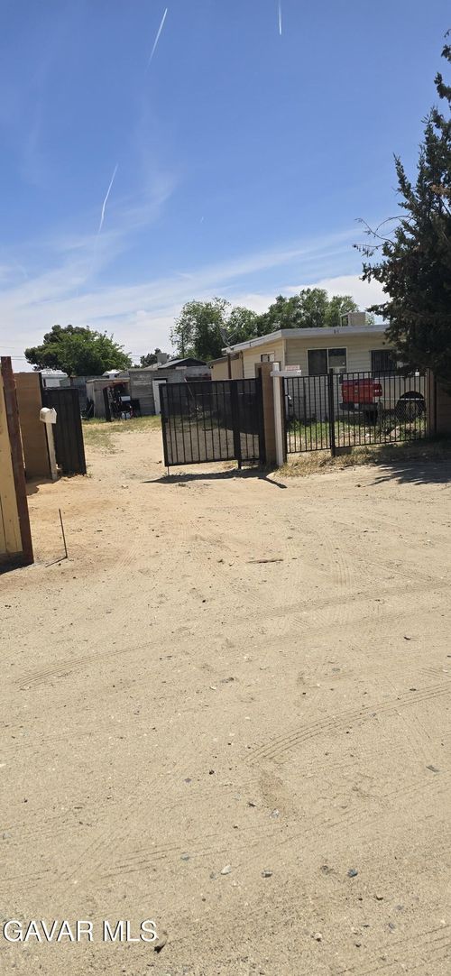 43310 Fairglen Rd, Lancaster, CA, 93535-4704 | Card Image