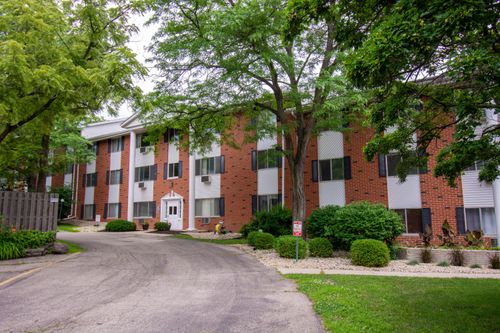 255 Elmwood Ave, Lake Geneva, WI, 53147-1754 | Card Image