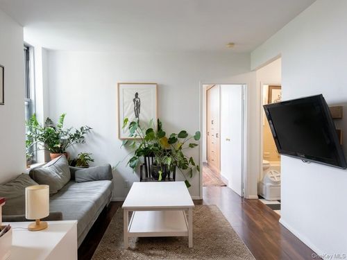 5h-689 Fort Washington Avenue, New York, NY, 10040 | Card Image