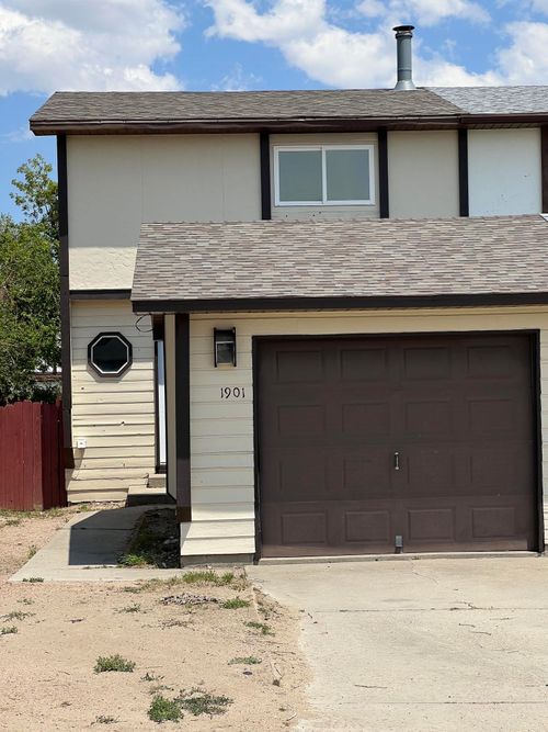 1901 Edinburgh St, Rawlins, WY, 82301-4555 | Card Image