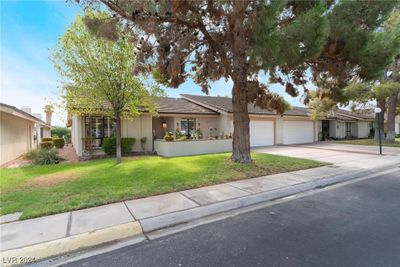 NA - 513 Westridge Drive, Townhouse with 3 bedrooms, 2 bathrooms and null parking in Las Vegas NV | Image 2