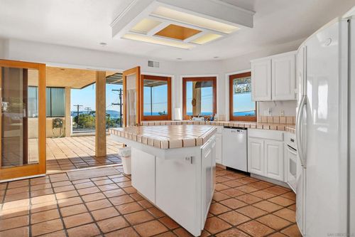 5111 Windsor Dr, San Diego, CA, 92109-1344 | Card Image