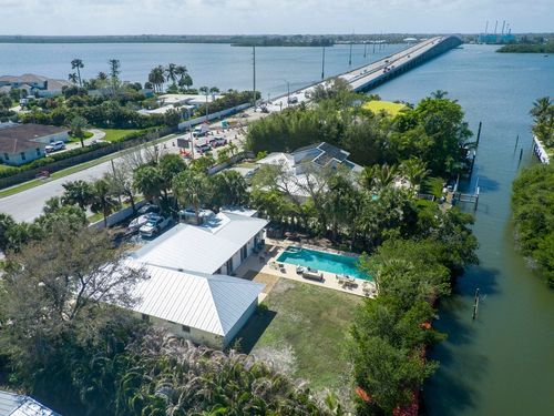 527 E Causeway Blvd, Vero Beach, FL, 32963-2227 | Card Image