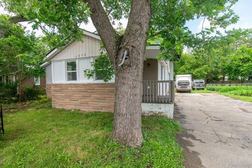 1312 Earlmoor Blvd, Flint, MI, 48506-3951 | Card Image