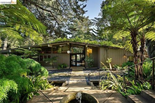 2871 Morley Dr, Oakland, CA, 94611 | Card Image