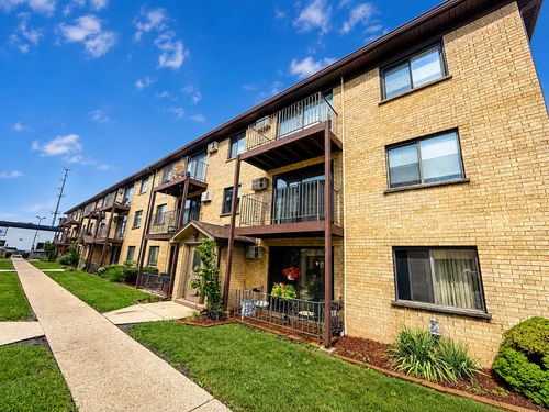 2n-7214 W Wrightwood Ave, Elmwood Park, IL, 60707-1624 | Card Image