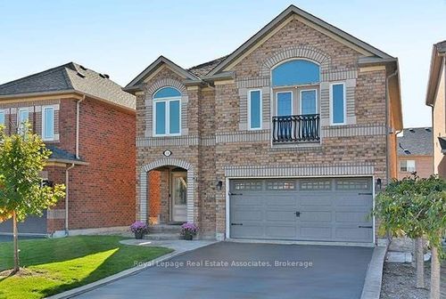 lower-114 Sail Cres, Maple, ON, L6A2Z1 | Card Image