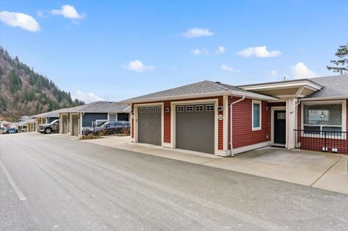 122-6026 Lindeman St, Chilliwack, BC, V2R0W1 | Card Image
