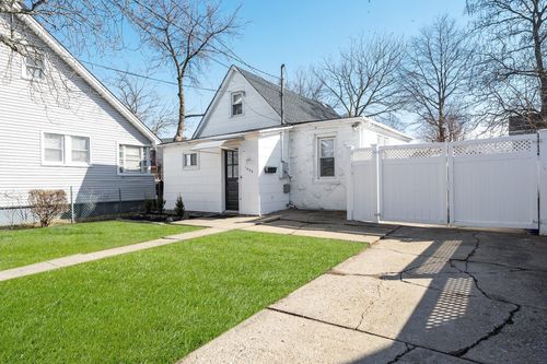 1005 Harrison St, Uniondale, NY, 11553-3111 | Card Image