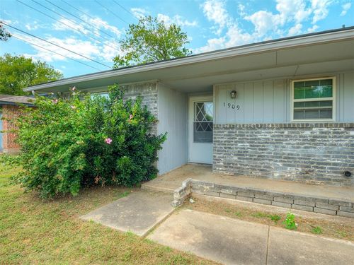 1909 Grisso Dr, Seminole, OK, 74868-2620 | Card Image