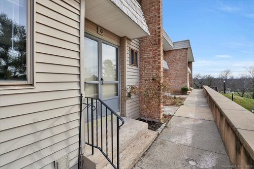 10-10 Briar Ct, Cromwell, CT, 06416-1720 | Card Image