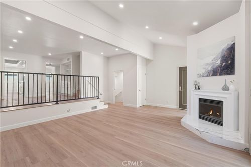 17109 Palisades Cir, Pacific Palisades, CA, 90272-2142 | Card Image