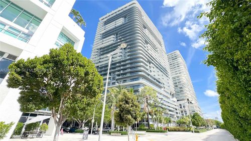 814-121 Ne 34th St, Miami, FL, 33137-3852 | Card Image