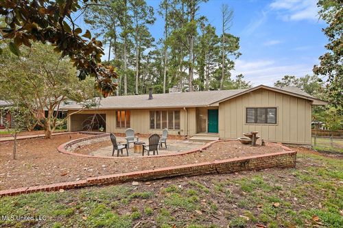 2009 Southwood Rd, Jackson, MS, 39211-6032 | Card Image