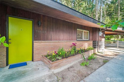 19604 10th Ave Ne, Shoreline, WA, 98155-1102 | Card Image