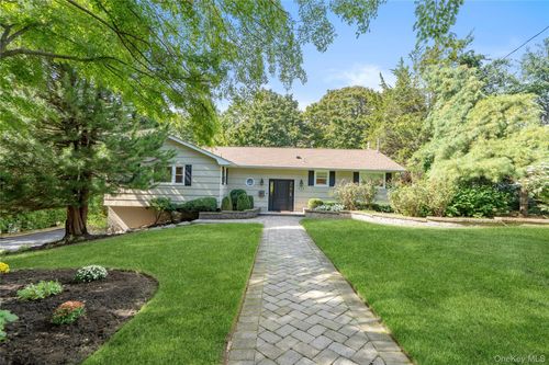 35 John Daves Ln, Huntington, NY, 11743-1838 | Card Image
