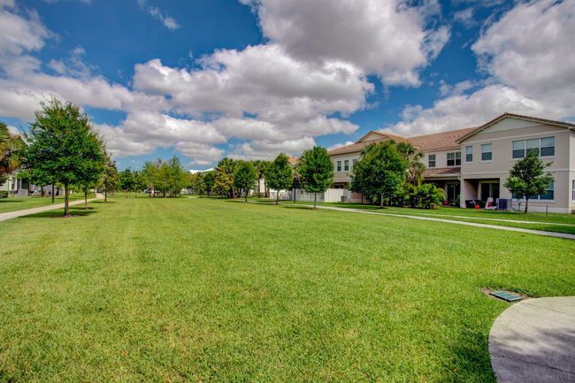 92 Palmetto Ln, House other with 4 bedrooms, 3 bathrooms and null parking in Royal Palm Beach FL | Image 82