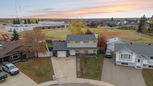 133 Beaumont Cres, House with 6 bedrooms, 4 bathrooms and 4 parking in Fort Mcmurray AB | Card Image