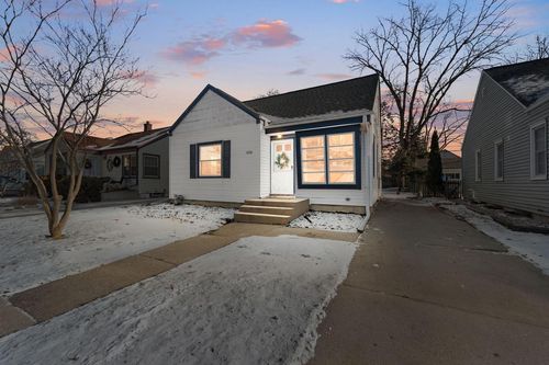 4706 N Hollywood Avenue, Whitefish Bay, WI, 53211 | Card Image