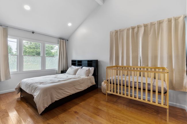 Primary suite with high ceiling. | Image 24