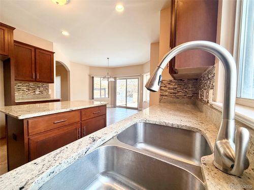 33474 Ashton Dr, Sterling Heights, MI, 48312-6023 | Card Image