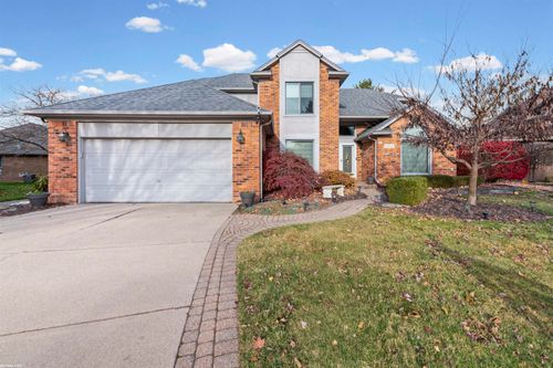 14963 Park View Ct, Sterling Heights, MI, 48313-5771 | Card Image