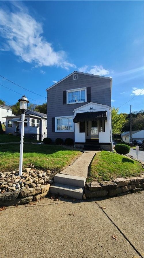 525 Burns St, Vandergrift, PA, 15690-1610 | Card Image
