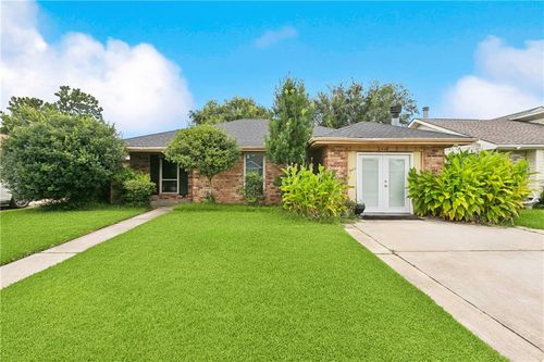 2420 Williamsburg Dr, La Place, LA, 70068-2332 | Card Image