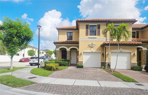 3497-3497 W 92nd Pl, Hialeah, FL, 33018-2071 | Card Image