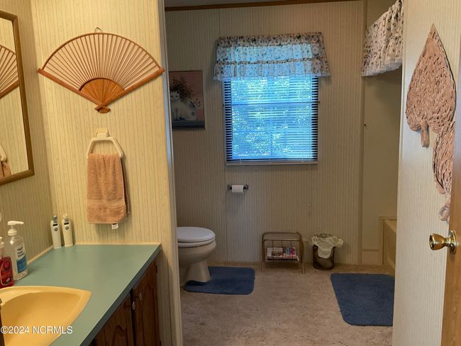 Master Bathroom | Image 21