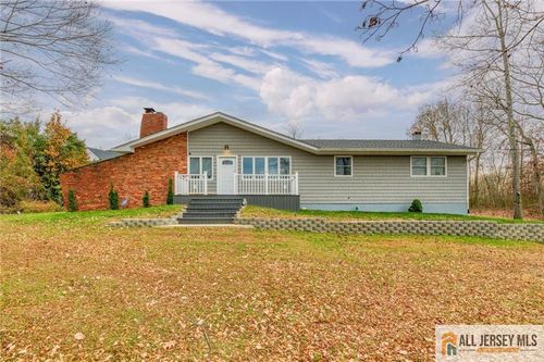 131 Pergola Ave, Monroe, NJ, 08831-1496 | Card Image