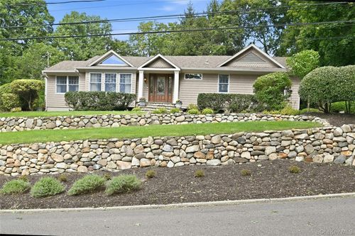 5 Hillsview Road, Brookhaven, NY, 11790 | Card Image