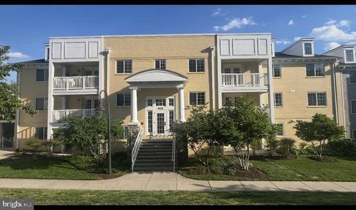 203-4113 S Four Mile Run Dr, ARLINGTON, VA, 22204-3909 | Card Image