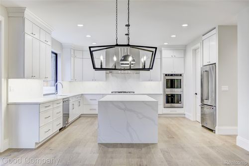 2533 N Vermont Ave, Royal Oak, MI, 48073-4265 | Card Image