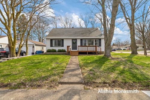 718 S Ferry St, Grand Haven, MI, 49417-2219 | Card Image