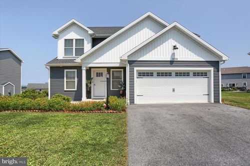 2038 Jelena Rd, SHIPPENSBURG, PA, 17257-7001 | Card Image