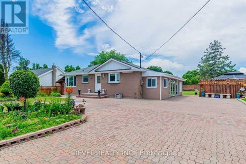 74 Thickson Rd N, Whitby, ON, L1N3P9 | Card Image