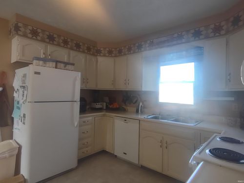 1313 W Roberts Ave, Marion, IN, 46952-1947 | Card Image